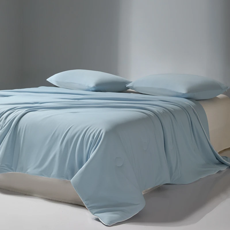 Cooling Summer Quilt, Cooling Blanket for Hot Sleepers and Night Sweats, Soft Touch Fabric Absorbs Body Heat Twin Queen Size