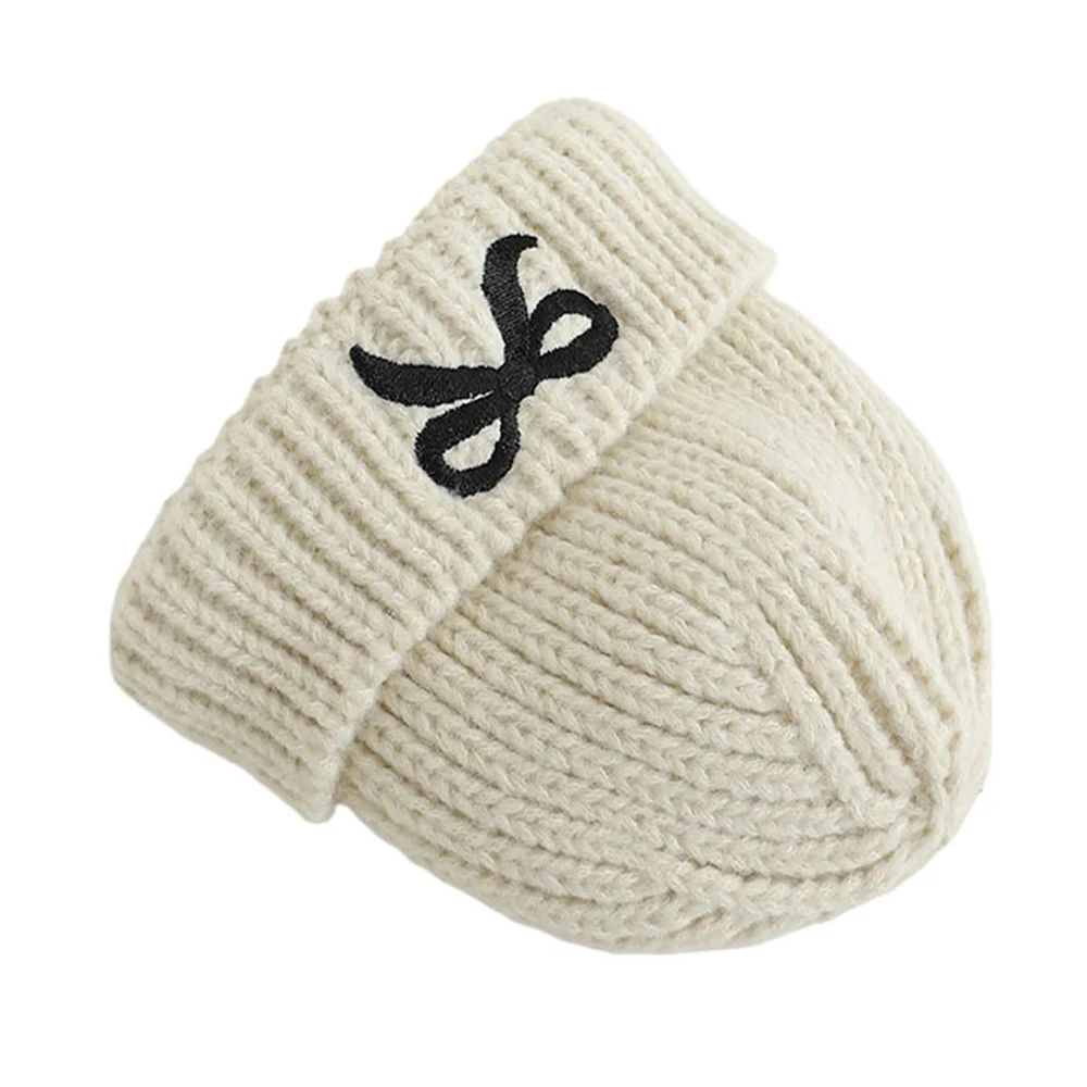 蝶ネクタイ付きの刺繍ニット帽,1〜3歳の子供向けの暖かい帽子,秋と冬の新しいファッション