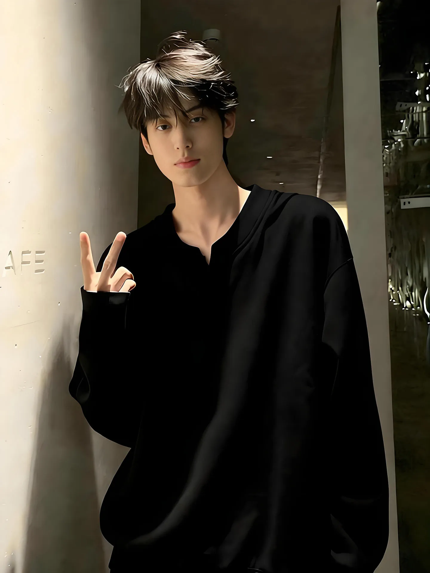 Black Thickened Velvet Long Sleeve V-Neck T-Shirt for Men Autumn Winter Style Warm Base Layer Shirt Standard Fit Casual Wear
