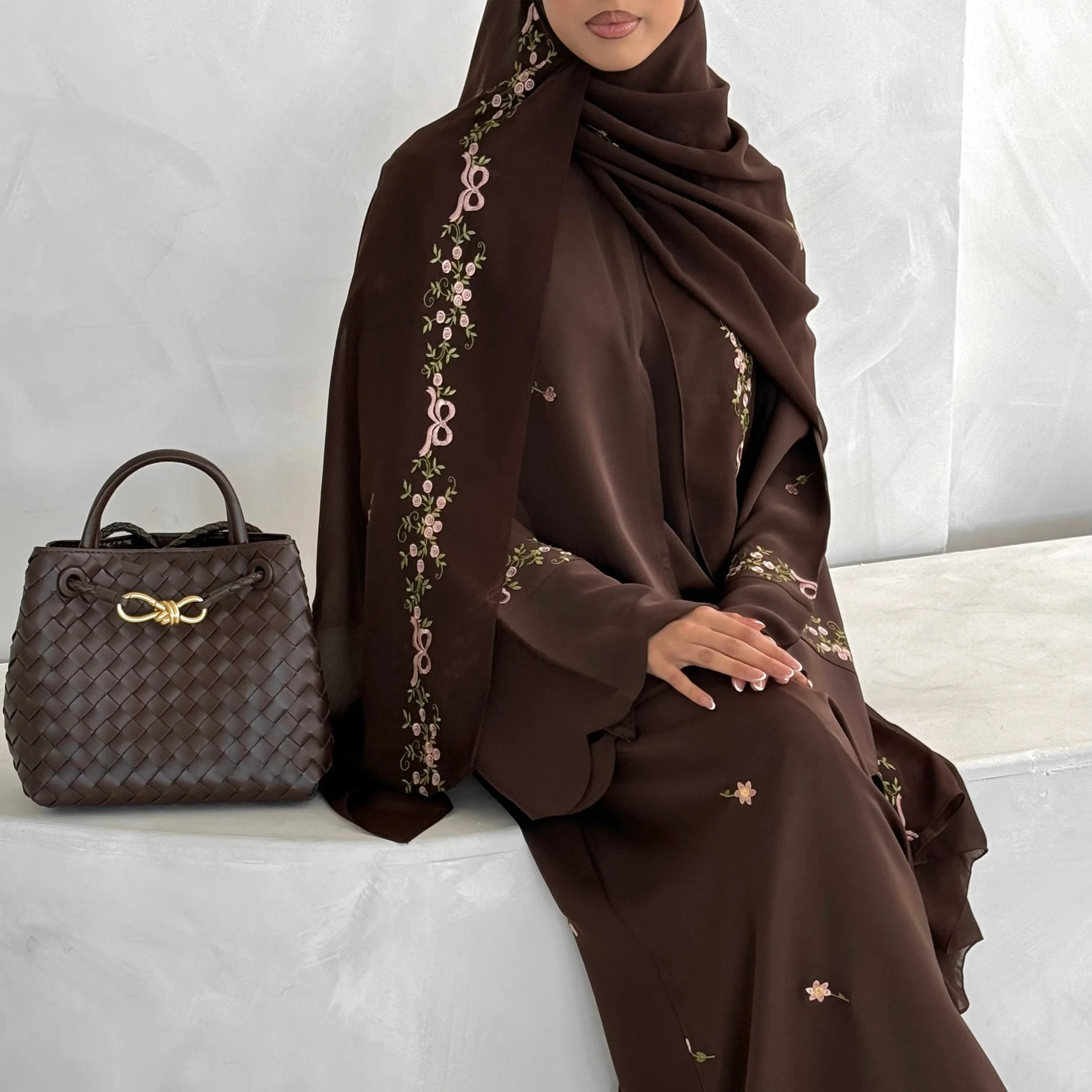 

Luxurious Floral Embroidery Hijab Dress for Muslim Women Elegant Dubai Modest Abaya Eid Islam Party Jalabiya Turkey Kaftan Robe