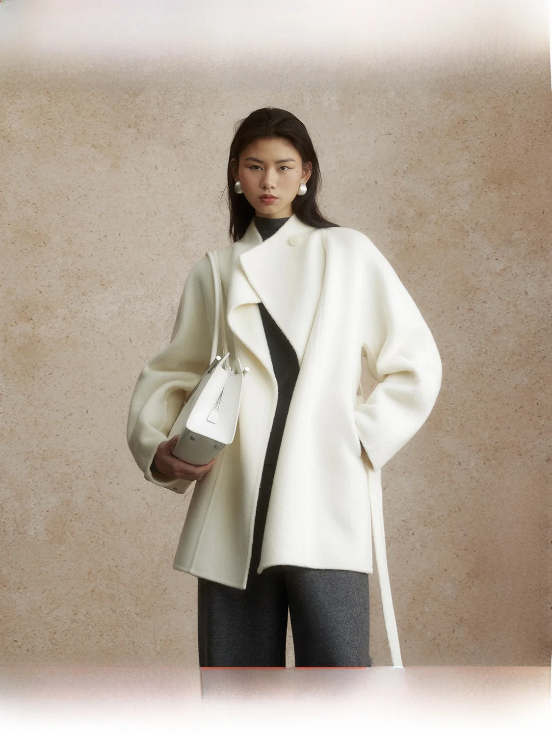 

Романтичное шерстяное пальто средней длины для женщин, осень-зима 2024, с шелковым наполнителем из верблюжьего пуха, маленький размер, воротник-стойка, длинный рукав, однотонное