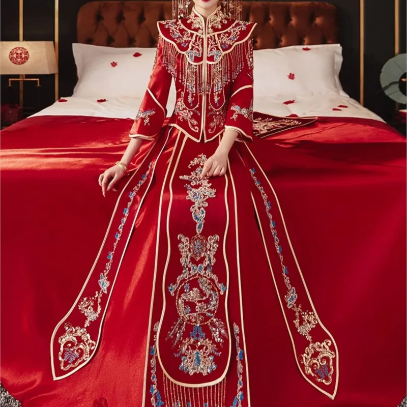 

The bride's new Chinese-style wedding dress style and satin