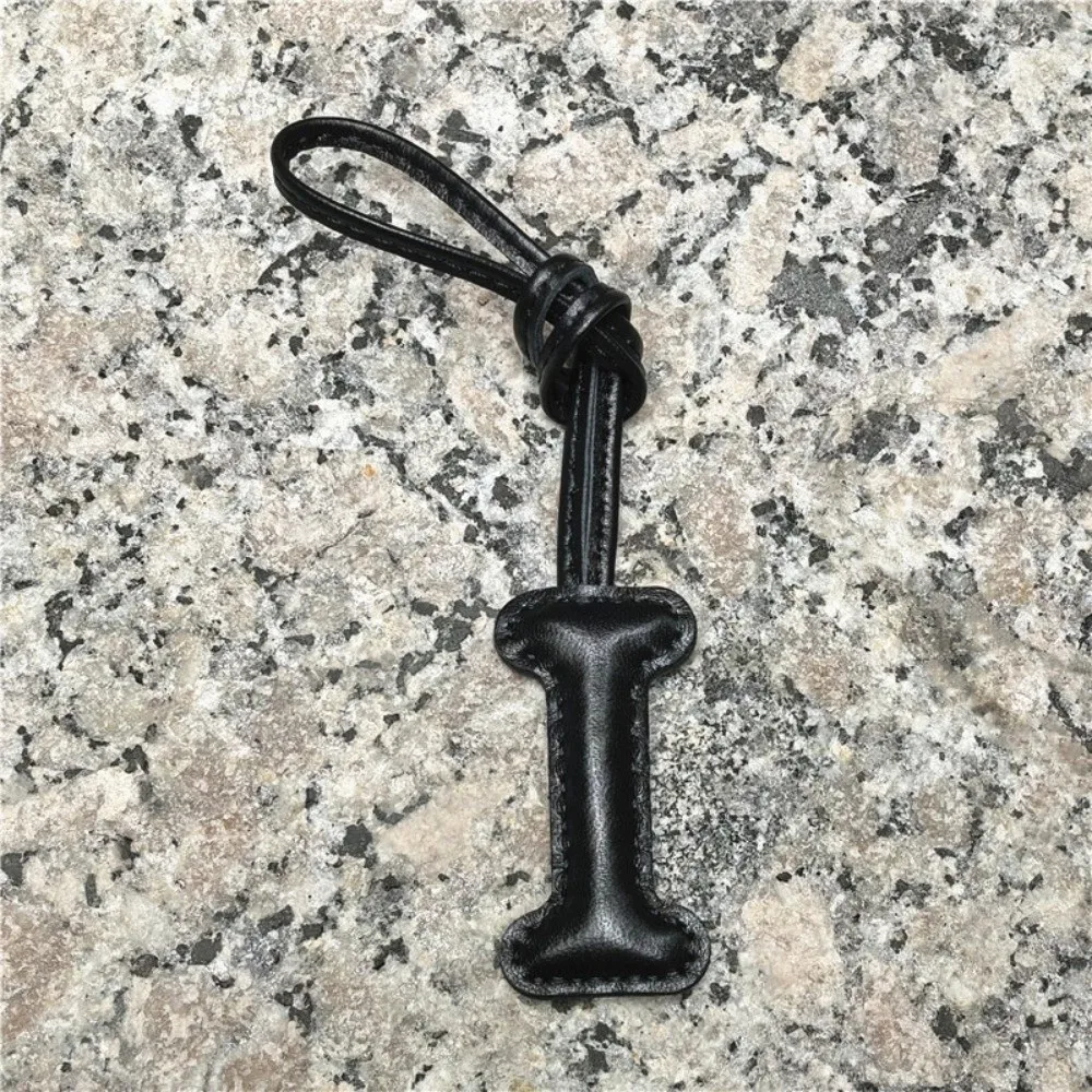 Echtes Schafsleder Alphabet Schlüsselanhänger Hochwertiger 26 Initialen Englischer Buchstaben Taschenanhänger Schwarzer Personalisierter Schlüsselring Anhänger – Detail 10
