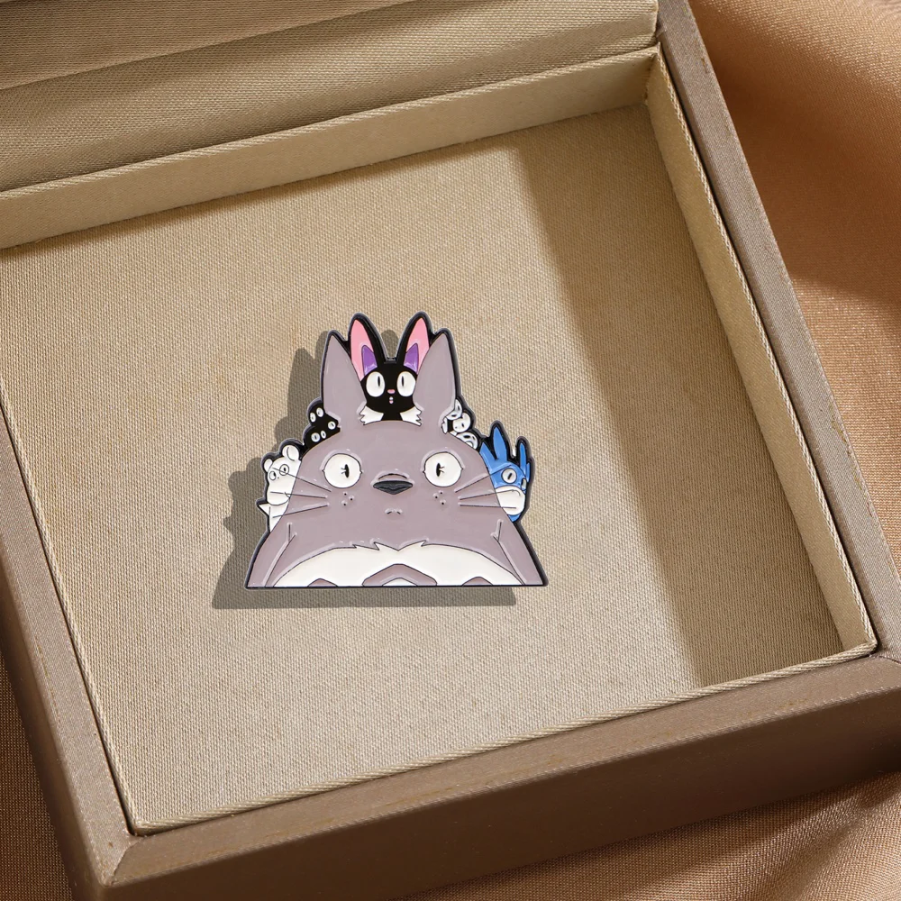 شخصيات أنيمي المينا دبابيس العالمي الكرتون سبيكة شارات العصرية تنوعا الملابس على ظهره وشاح الملحقات بروش