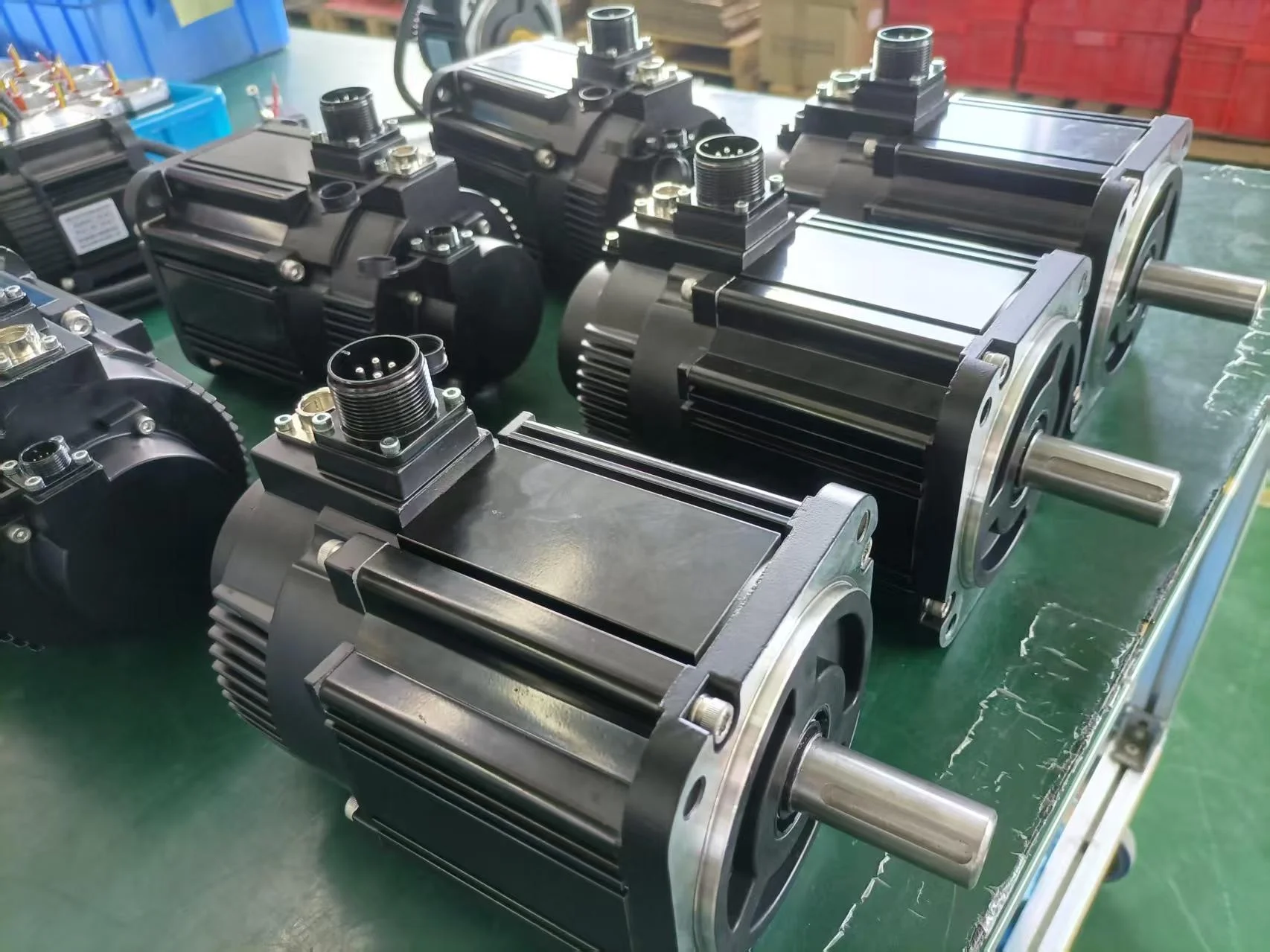 2025 Siheng Motor Factory 130 мм 6,4 нм-14,6 нм однофазный серводвигатель переменного тока 1–2,3 кВт 220 В переменного тока 17-битный абсолютный энкодер и драйвер