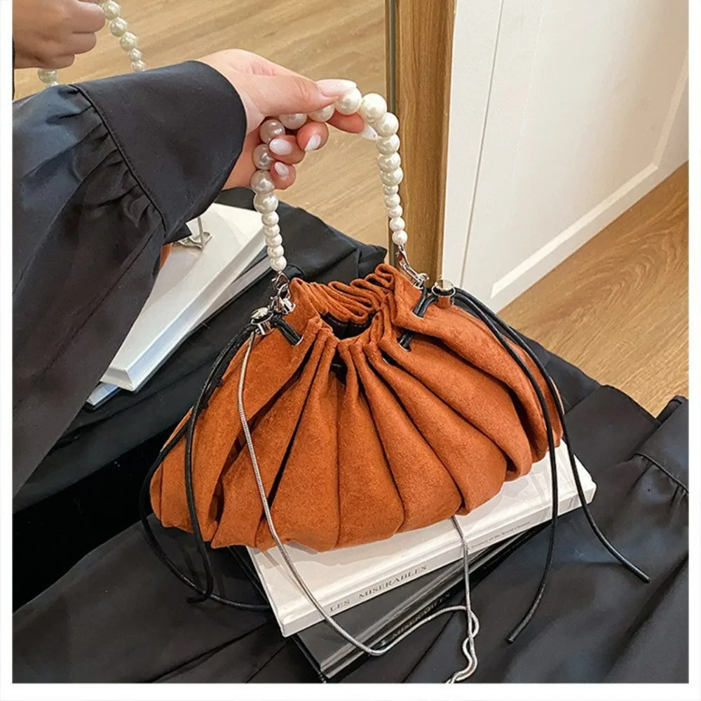 

Замшевые плиссированные сумки через плечо для женщин 2025 года, роскошные сумки-ведра с цепочкой и верхней ручкой для путешествий, поездок на работу, облачные сумки