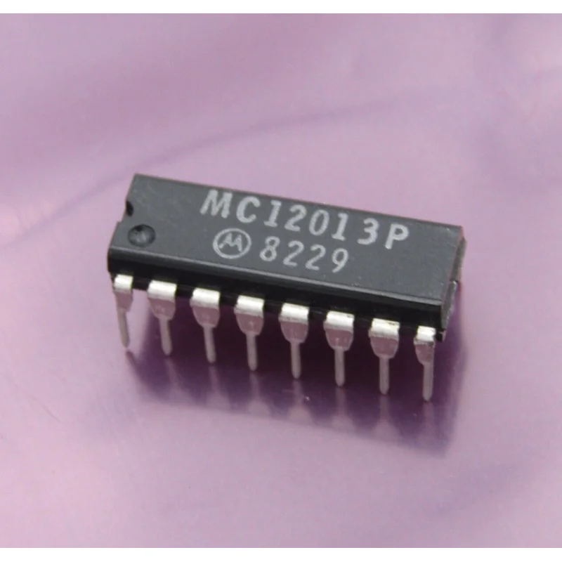 

MC12013P MECL PLL Dual Modulus Prescaler NOS
