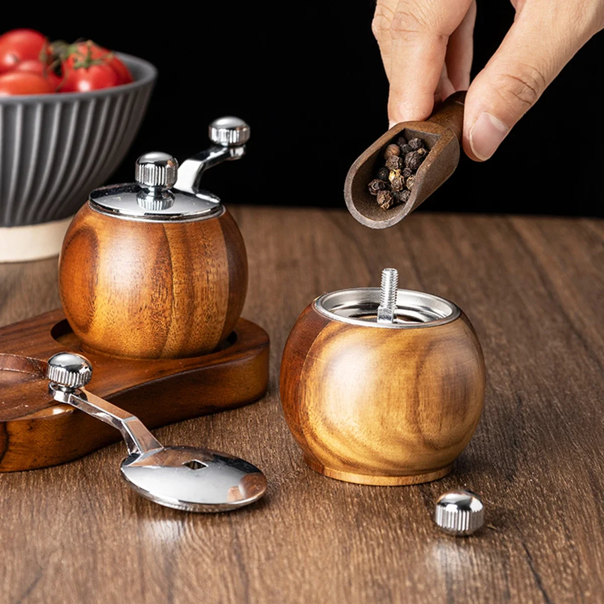 1PC-Spherical pepper grinder, hand cranked mini ceramic core grinder, pepper powder salt multi-purpose grinder, kitchen tool