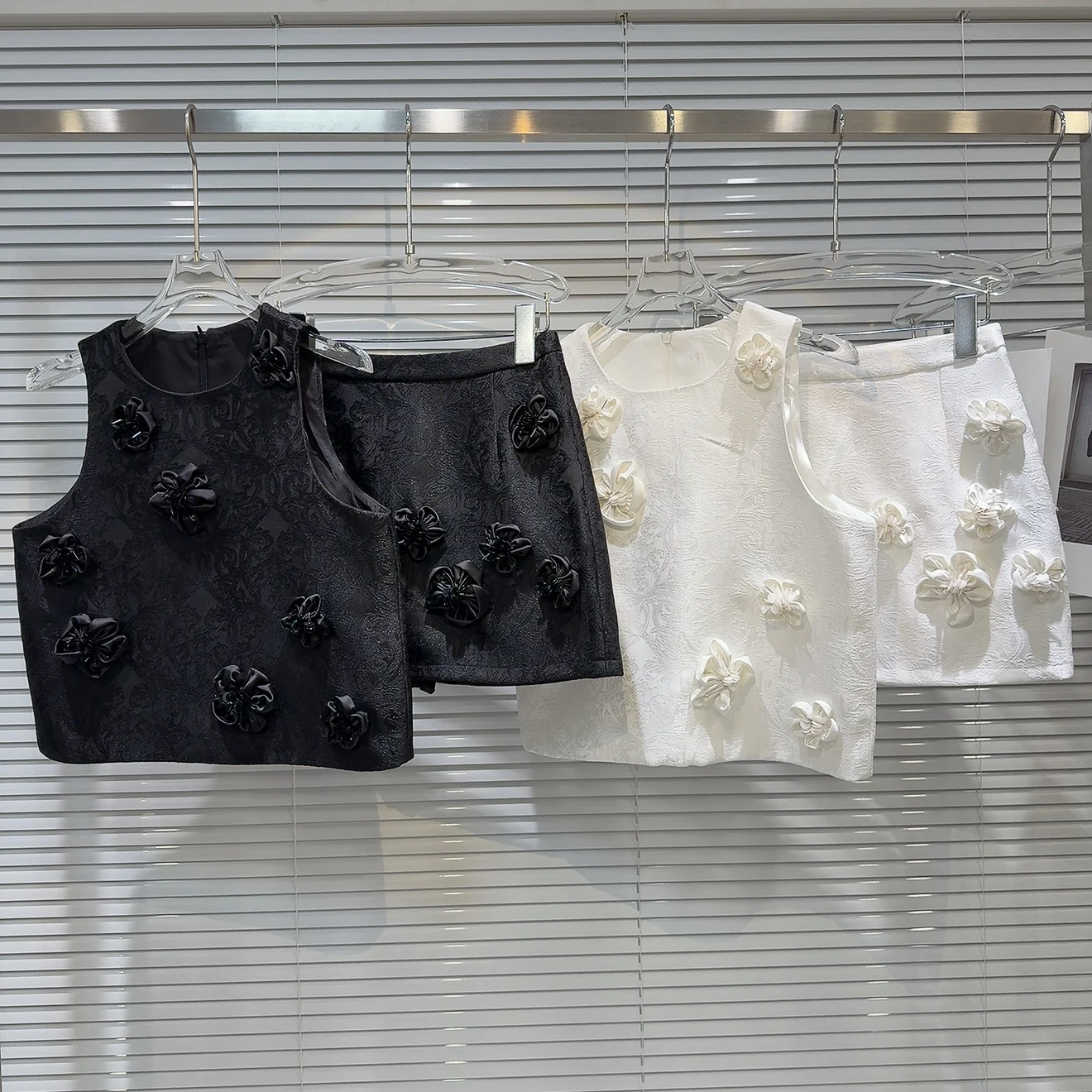 Faionable été 2025 broderie florale Satin gilet et jupe ensemble femmes ort Sve rond Ne deux pièces costume français Sle