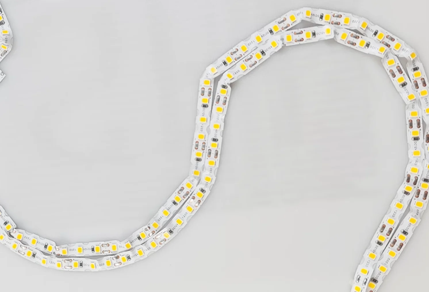 Striscia LED flessibile pieghevole Strisce LED a forma di S 120 LED / metro 6mm per nastro luminoso flessibile pieghevole fai da te Lettera di insegne al neon
