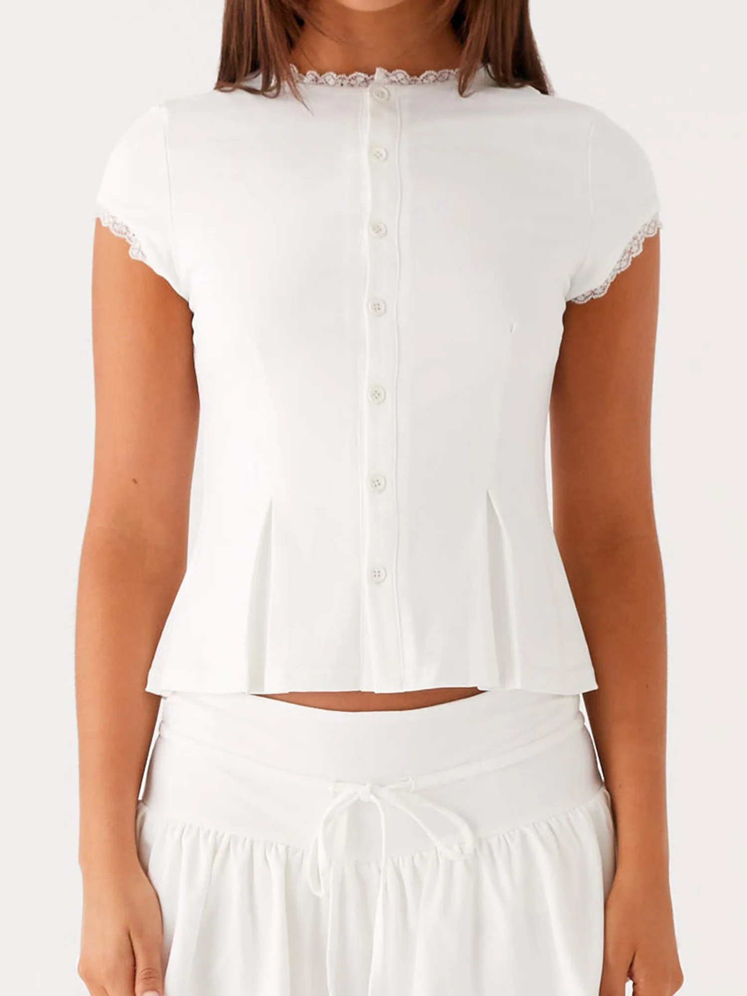 Elegante Bluse aus floraler Spitze mit Rüschen, Flügelärmeln und Knopfleiste vorne – stilvolles Hemd mit Rundhalsausschnitt für Damen