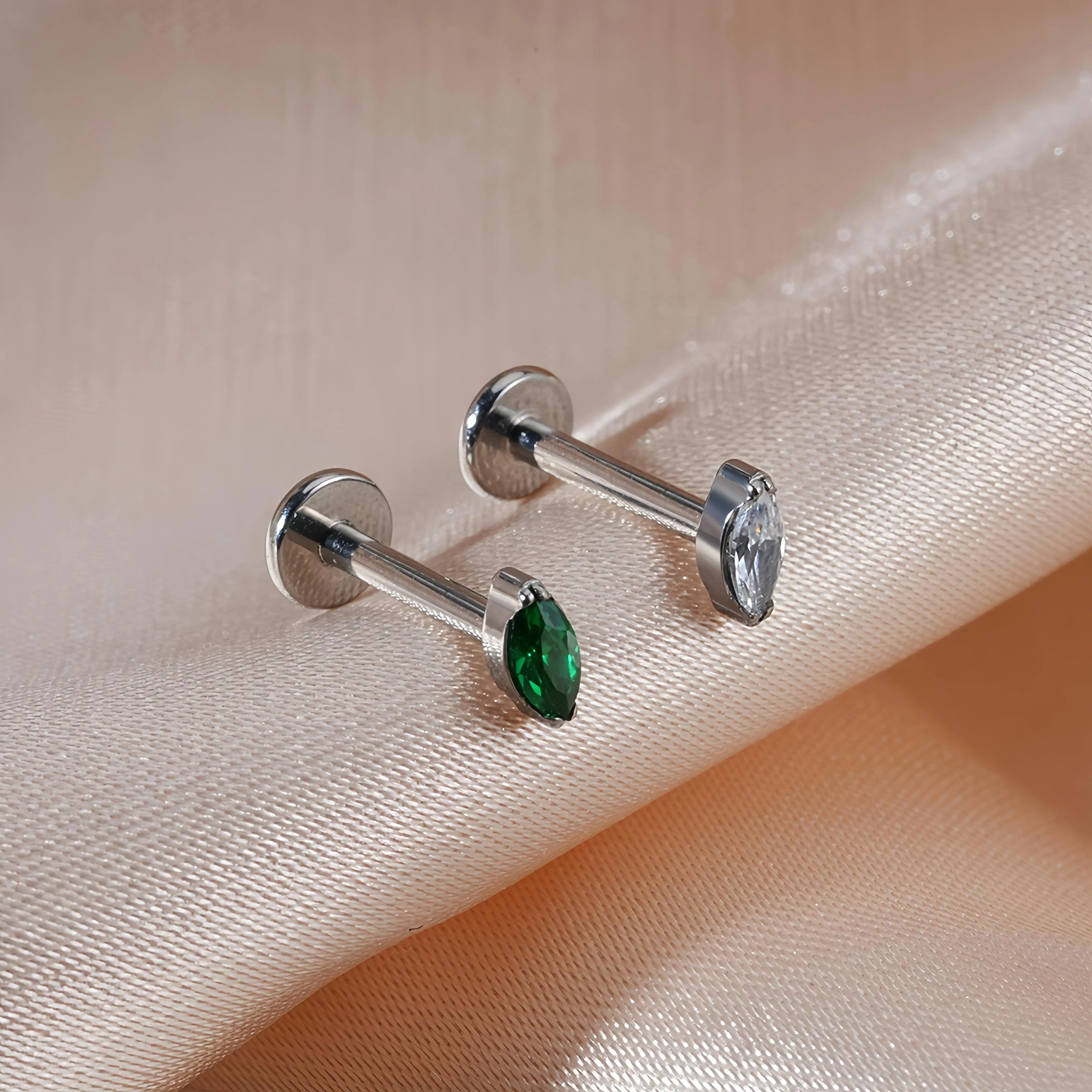 ATSM F136 Titanium Lip Zircon  - Body Jewelry Jewelry Box ulasan dan harga