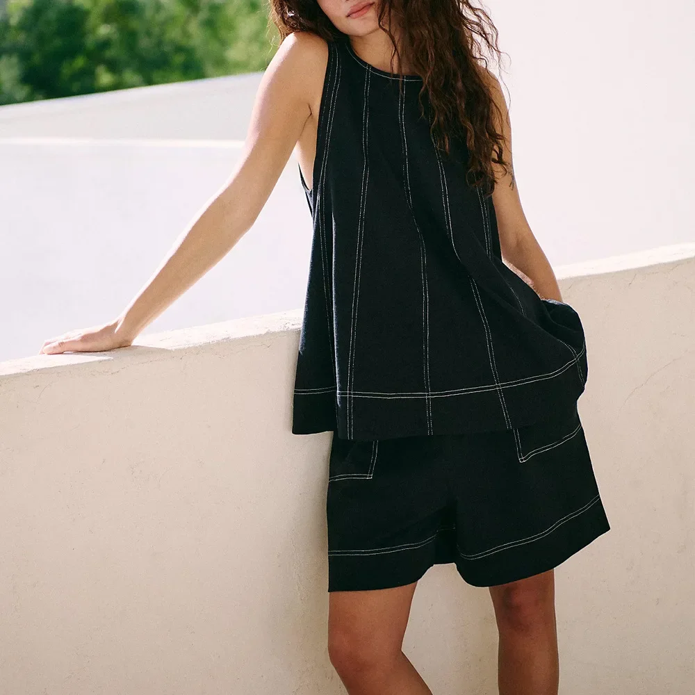 

2025 Summer's New Street Fashion Simple Loose Denim Ladies Two Piece Set, Sleeveless Round Neck Tank Top + Elastic Waist Shorts
