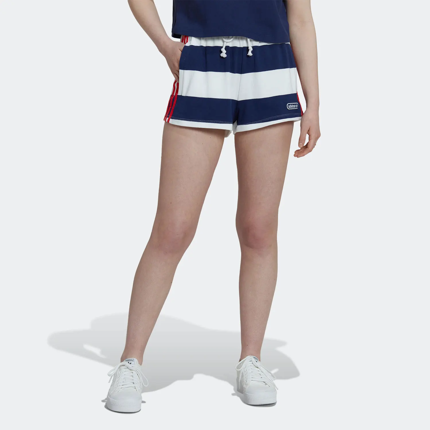 

Оригинальные женские классические спортивные шорты Adidas Trefoil в полоску HL6559