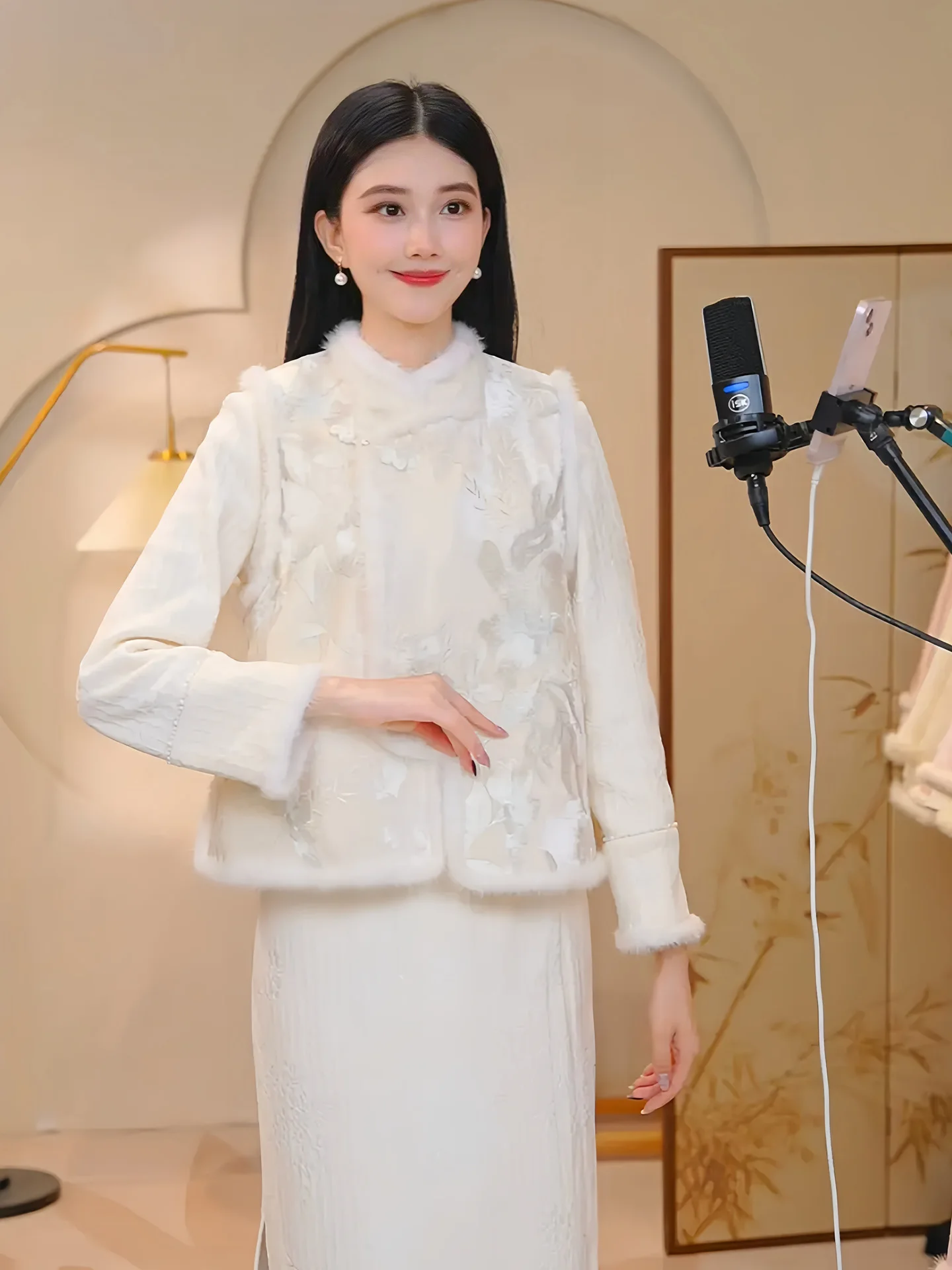 

Повседневный вышитый хлопково-льняной костюм для чаепития, традиционный китайский наряд для молодых женщин, с круглым вырезом и длинными рукавами