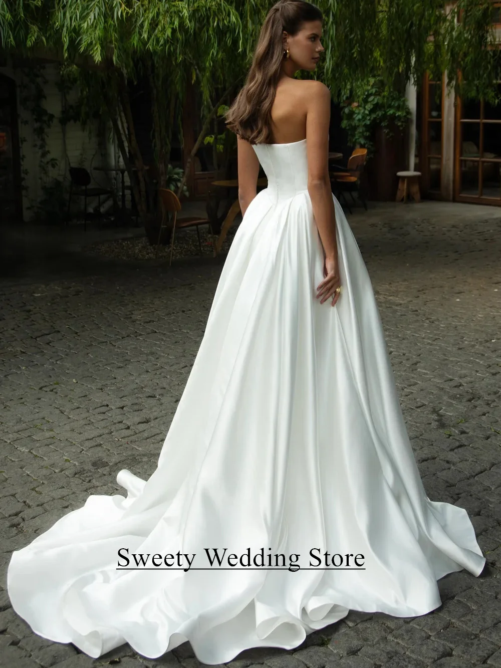 Charming Simple Wedding Dress Customized Sleeveless Strapless Back Zipper Sweep Train A Line Bridal Gown Vestido De Noiva