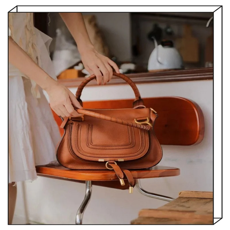 

Classic Marcie Tassel Menger Bag Calfskin Letter Pipa Crossbody Leisure Saddle Bag Handbag Soft Handle Casual Tote Bag