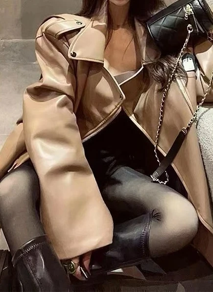 سترة جلدية سوداء للنساء لربيع وخريف 2025، موضة جديدة فضفاضة متعددة الاستخدامات، ملمس راقي