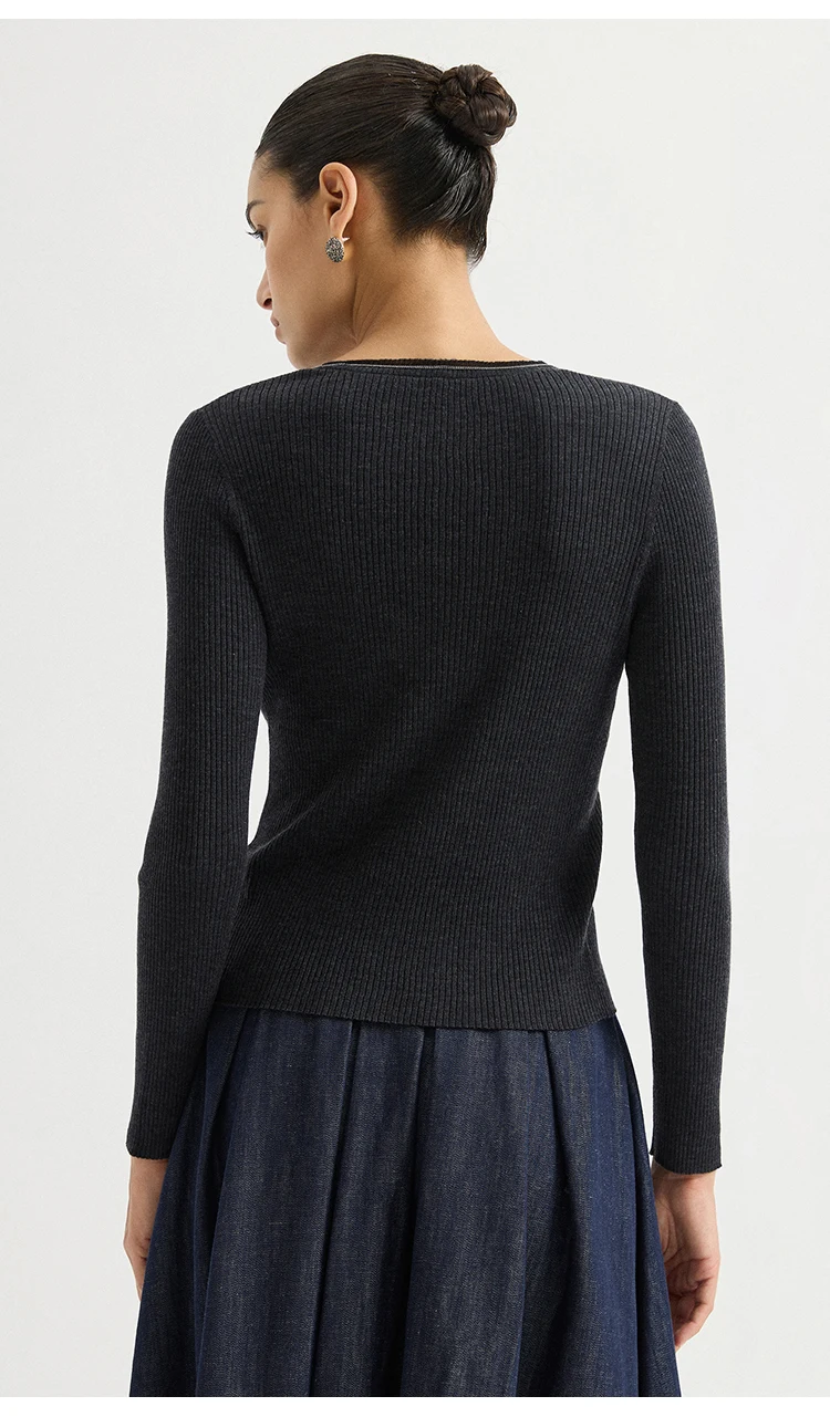 BY3621711 Damen-Pullover mit tiefem V-Ausschnitt, Lurex-Rippstrick-Wollmischung, langen Ärmeln, V-Ausschnitt, Kettenverzierung, schlanke Passform, dezenter Luxus für den frühen Herbst – Detail 6