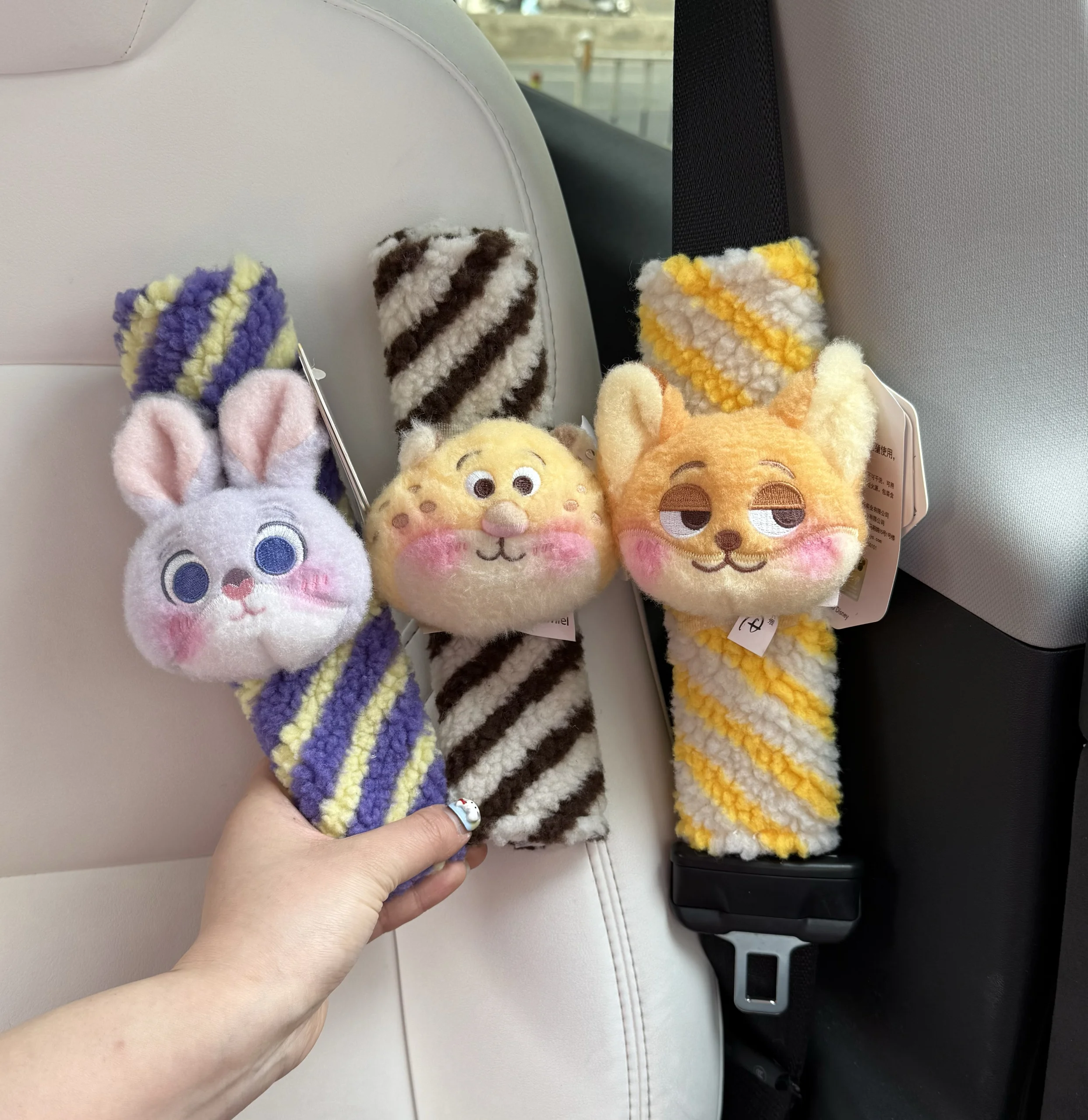 

Car Seat Belt Shoulder Cover Decompression Comfort Car Accessories Safety Belt Protective Cover