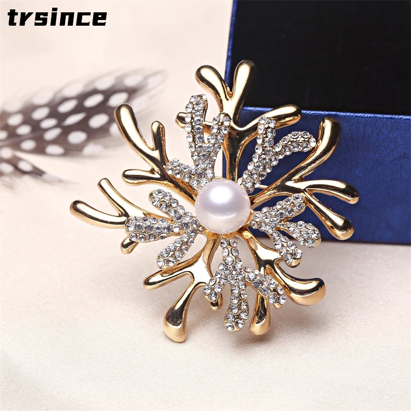 เข็มกลัดมุกเครื่องประดับคริสต์มาส Snowflake Pearl Pin Rhinestone Elk Corsage อุปกรณ์เสริมผู้หญิงเครื่องประดับงานแต่งงาน