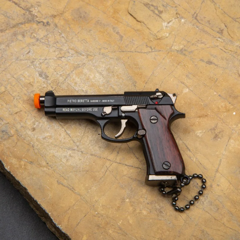 جديد PUBG مقبض من الخشب الصلب مسدس معدني نموذج بندقية 1:3 حجم سبيكة نقش M92F لعبة مجسمة المفاتيح الديكور الحرف التماثيل