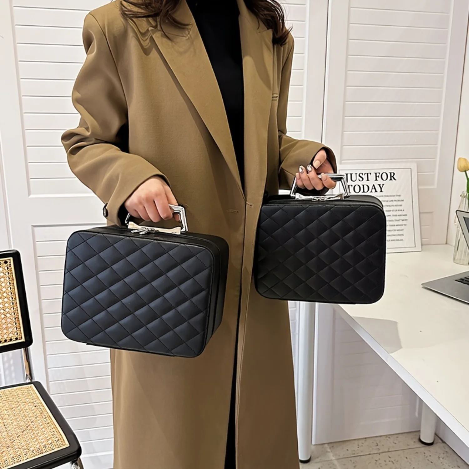 1PC Makeup Bag Portable Large Capacity Cosmetic  Bag Waterproof Travel Size Portable Cosmetic Case With Handle