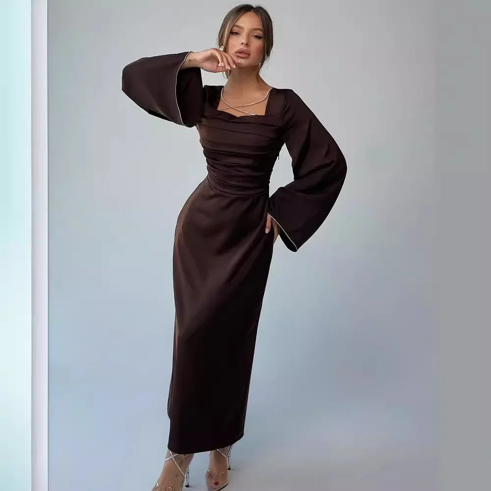 

In 2025, A New Style of Women's Long Evening Dress in Spring and Summer. It Is A Middle Eastern Kaftan with Diamond Chains.