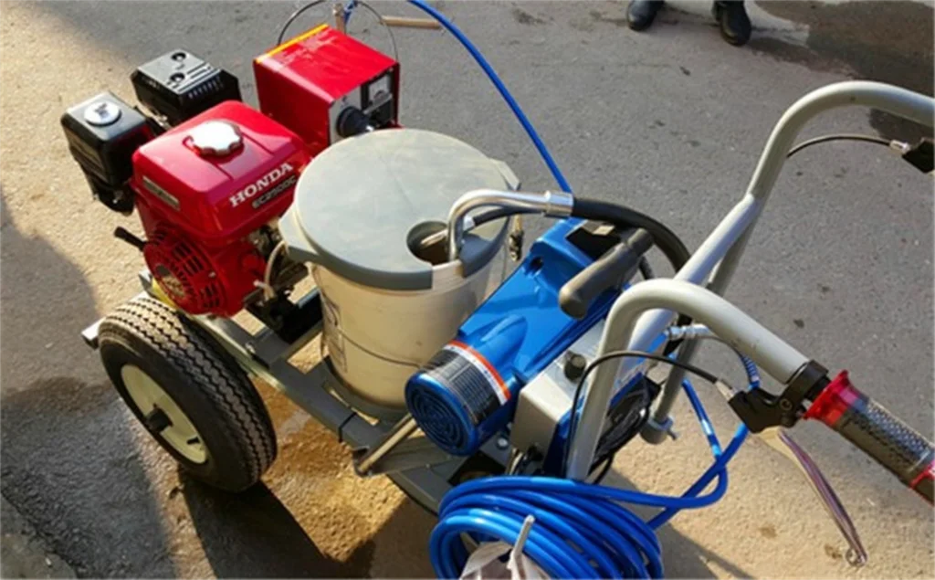 เครื่องทําเครื่องหมายถนนแบบสเปรย์ตัวทําละลายเย็น Waterborne Road Line เครื่องทําเครื่องหมายถนนด้วยเลเซอร์ ขายร้อน อุปกรณ์เขียน