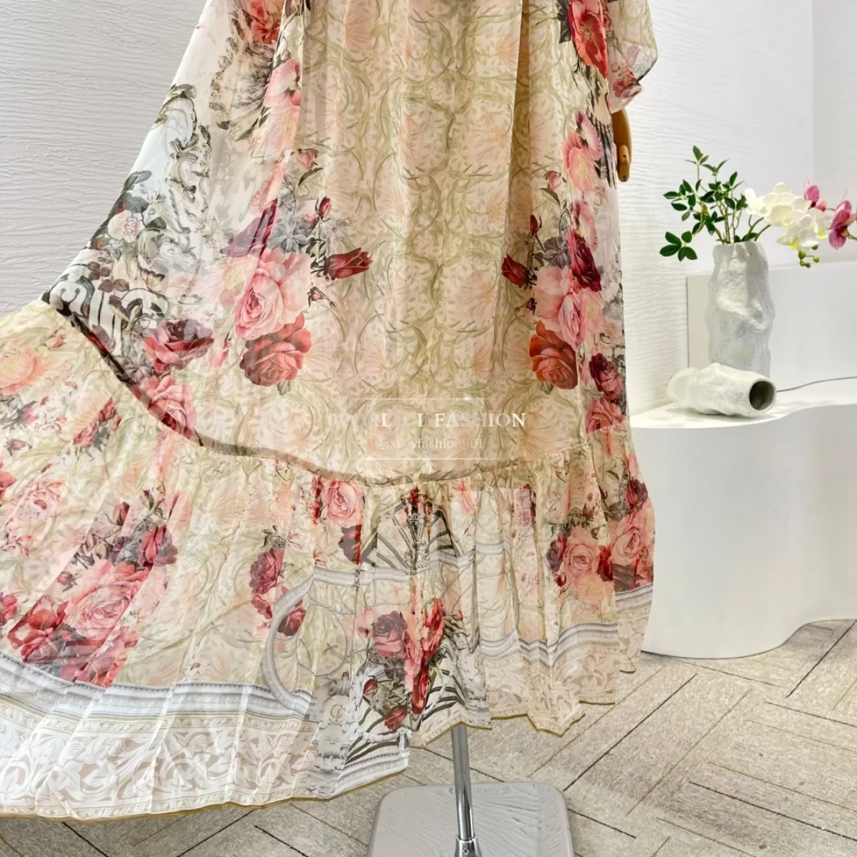 

Mini Dress 2025 New Beautiful Pink Floral Print Sleeveless Lace Backless