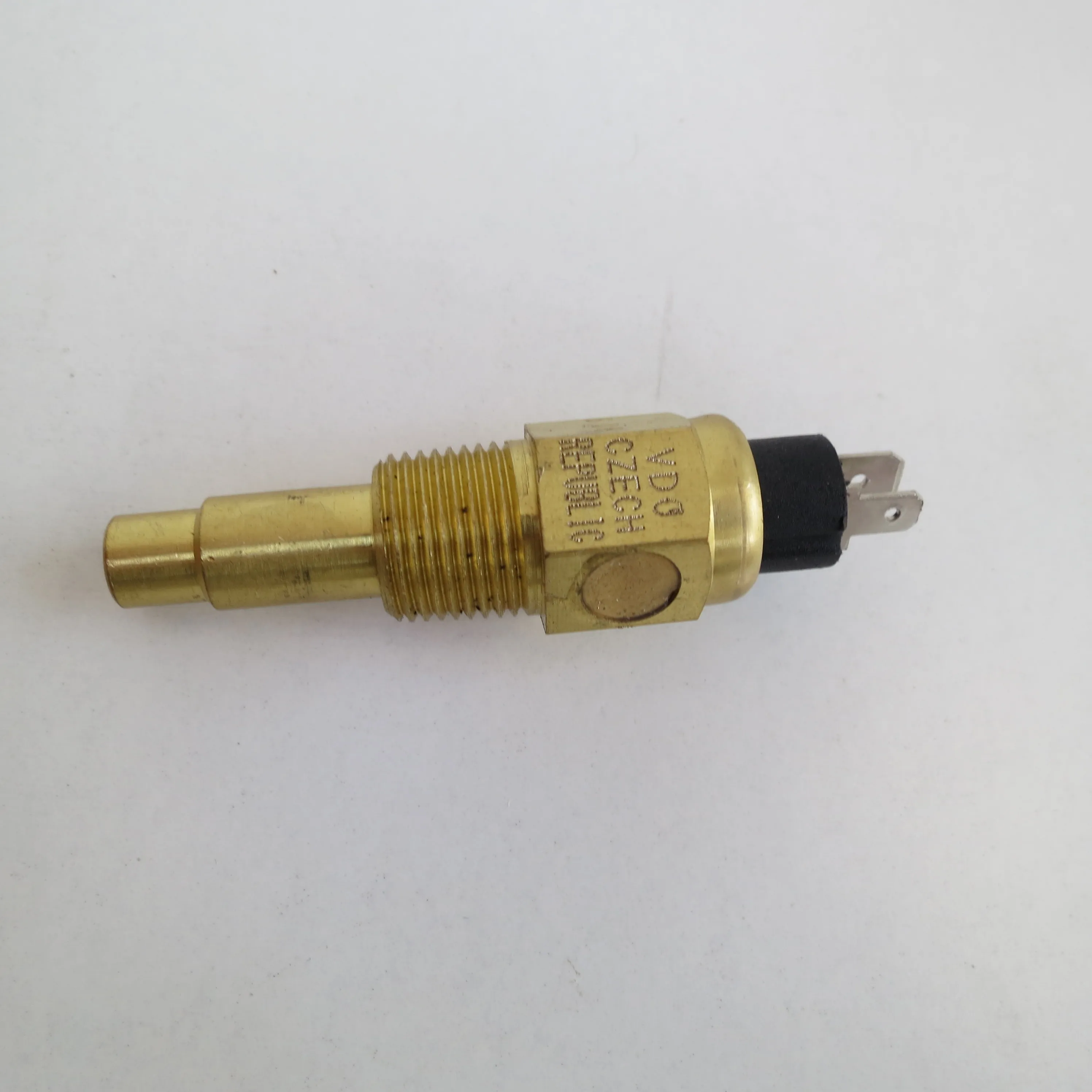 

Engine VDO Water Temperature Sensor 1/2 NPT 38~120℃