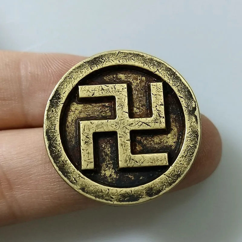 Antique collection: small-sized, thickened brass weight , Qian Gong , double-sided swastika , amulet coin
