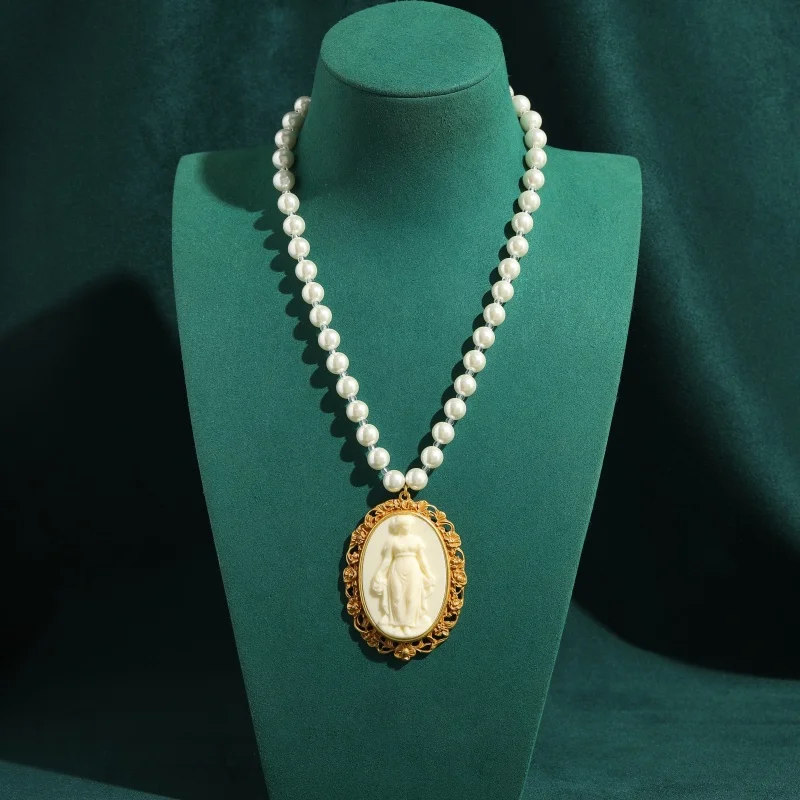 Vintage White Kameo Pretty Head Pearl Necklace Stud Earrings Jewelry Sets 18k Gold Color Luxury Trendy High Quality Wedding Gift