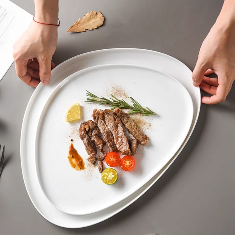 Pure White Triangular Ceramic Plate, Steak Plate, Pasta Plate, Irregular Tableware, Home Cooked Dishes, Kitchenware and Supplies