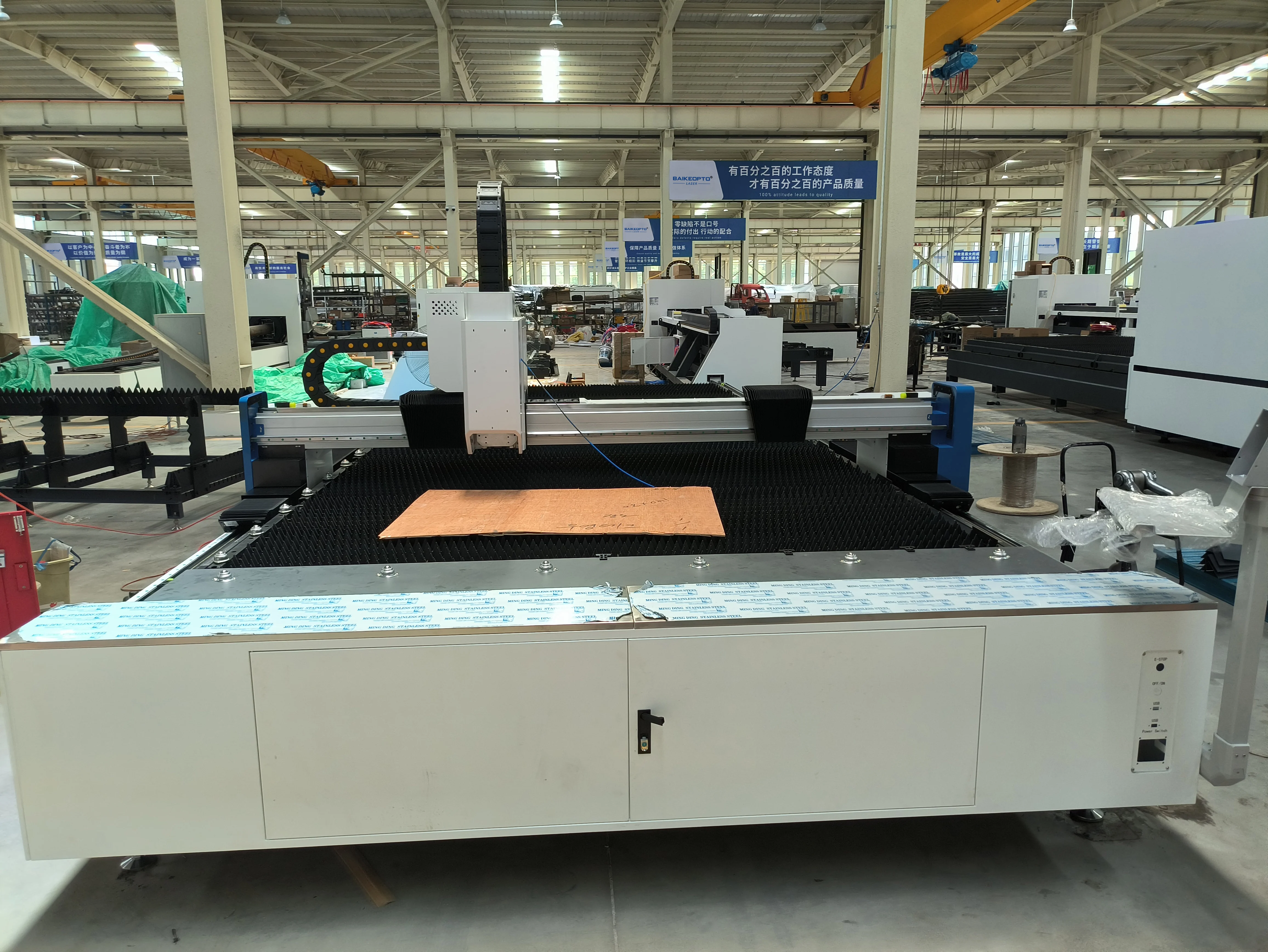 

BK-3015A 1500W-6000W высокоточный волоконный лазерный резак с ЧПУ автоматический для резки листового металла