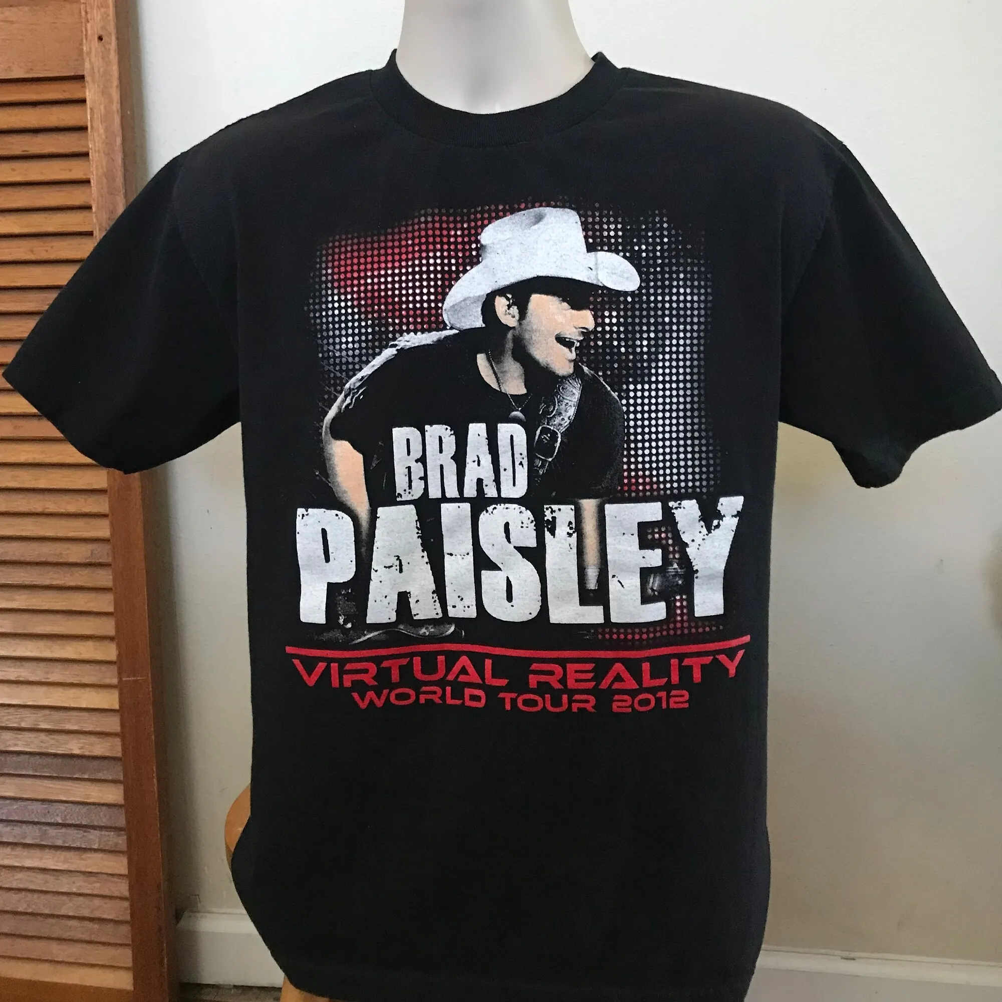 2012 Authentic Brad Paisley Concert T Shirt Adult Medium Very Good Condition Virtual Reality Tour