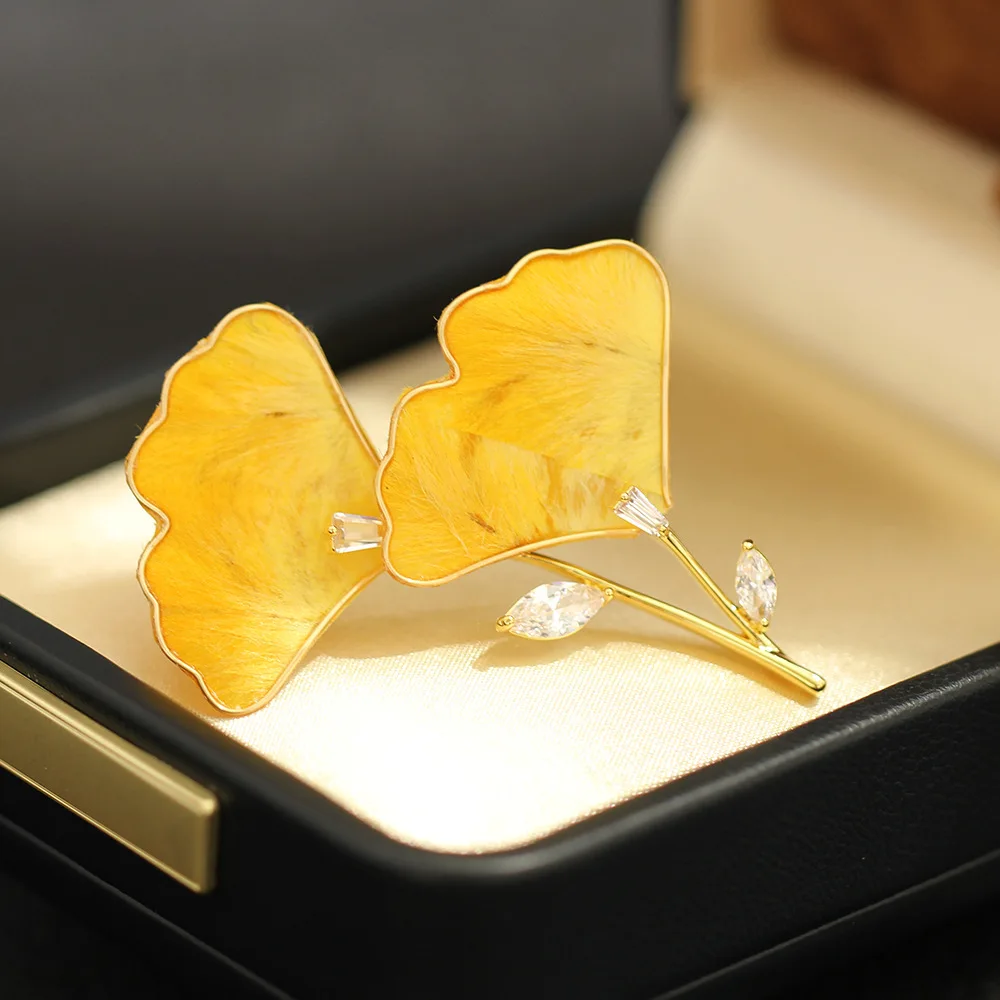 Chinese Style Auspicious Lucky Wealth Attracting Golden Flocking Ginkgo Leaf Brooch For Women Elegant Inlaid Zircon Yellow Leaf