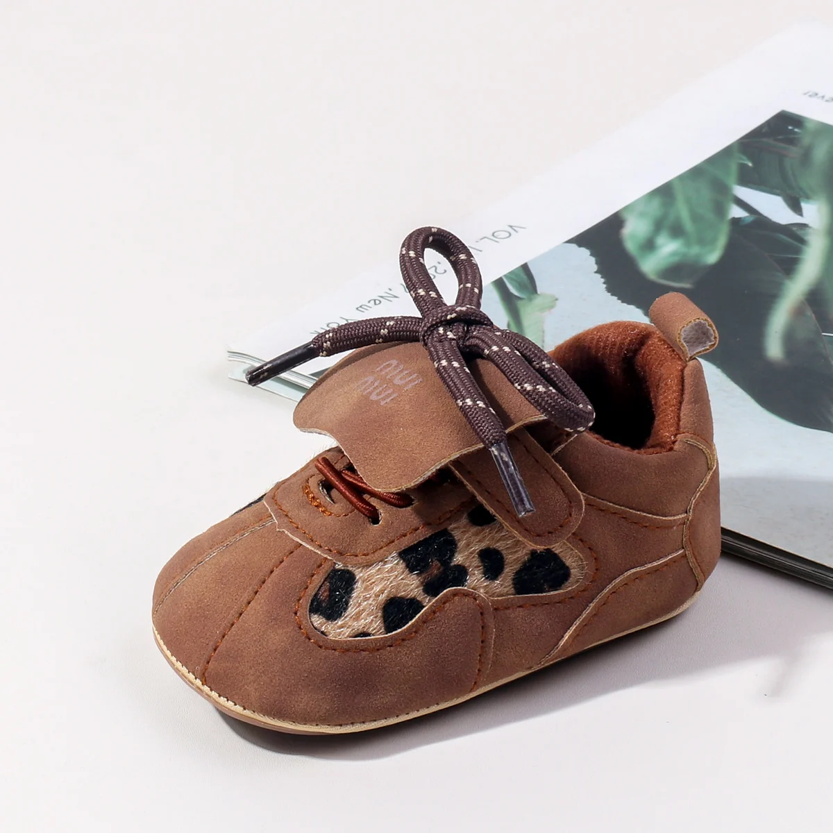 

2025 г., весенне-летняя стильная детская обувь с леопардовым узором для маленьких детей, повседневная обувь для мальчиков и девочек, детская обучающая обувь