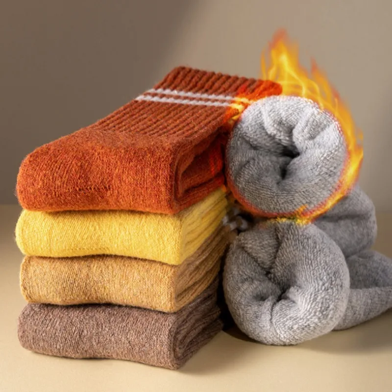 Winter Warme Frauen Socken Verdicken Thermische Socken Wolle Kaschmir Schwarz Weiß Streifen Schnee Socke Samt Unisex Boden Schlaf Socken Strumpfwaren