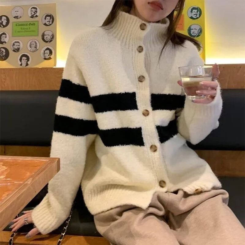 

2025 полосатый вязаный кардиган, женский корейский винтажный однобортный свитер, верхняя одежда, осенний теплый кардиган с полуворотником, пальто