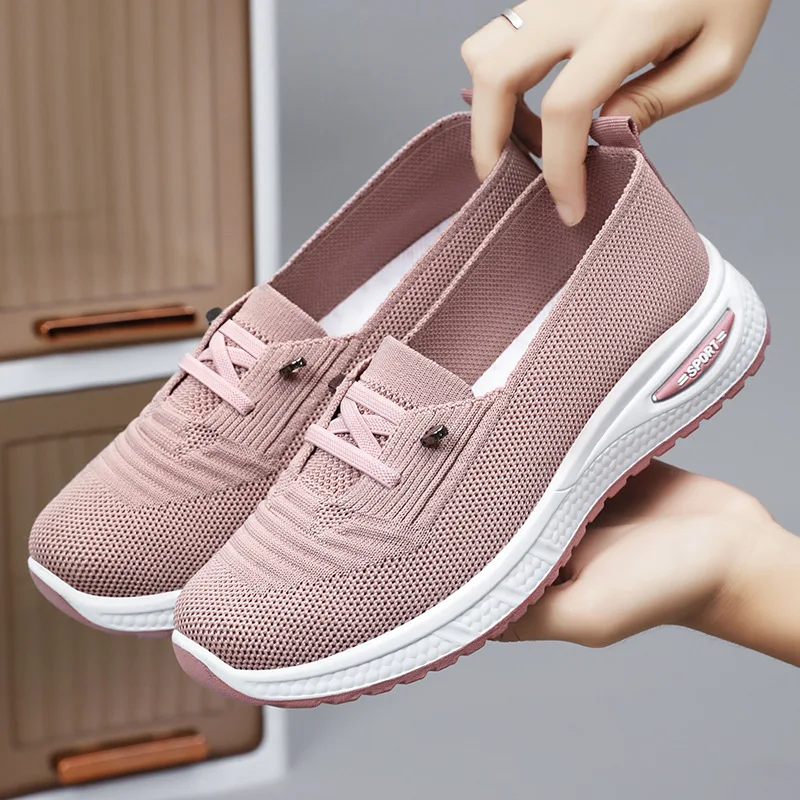 Nuevos zapatos informales de gran tamaño, zapatos para mamá transpirables tejidos con mosca, zapatos individuales ligeros con boca ligera, zapatos de malla con cordones