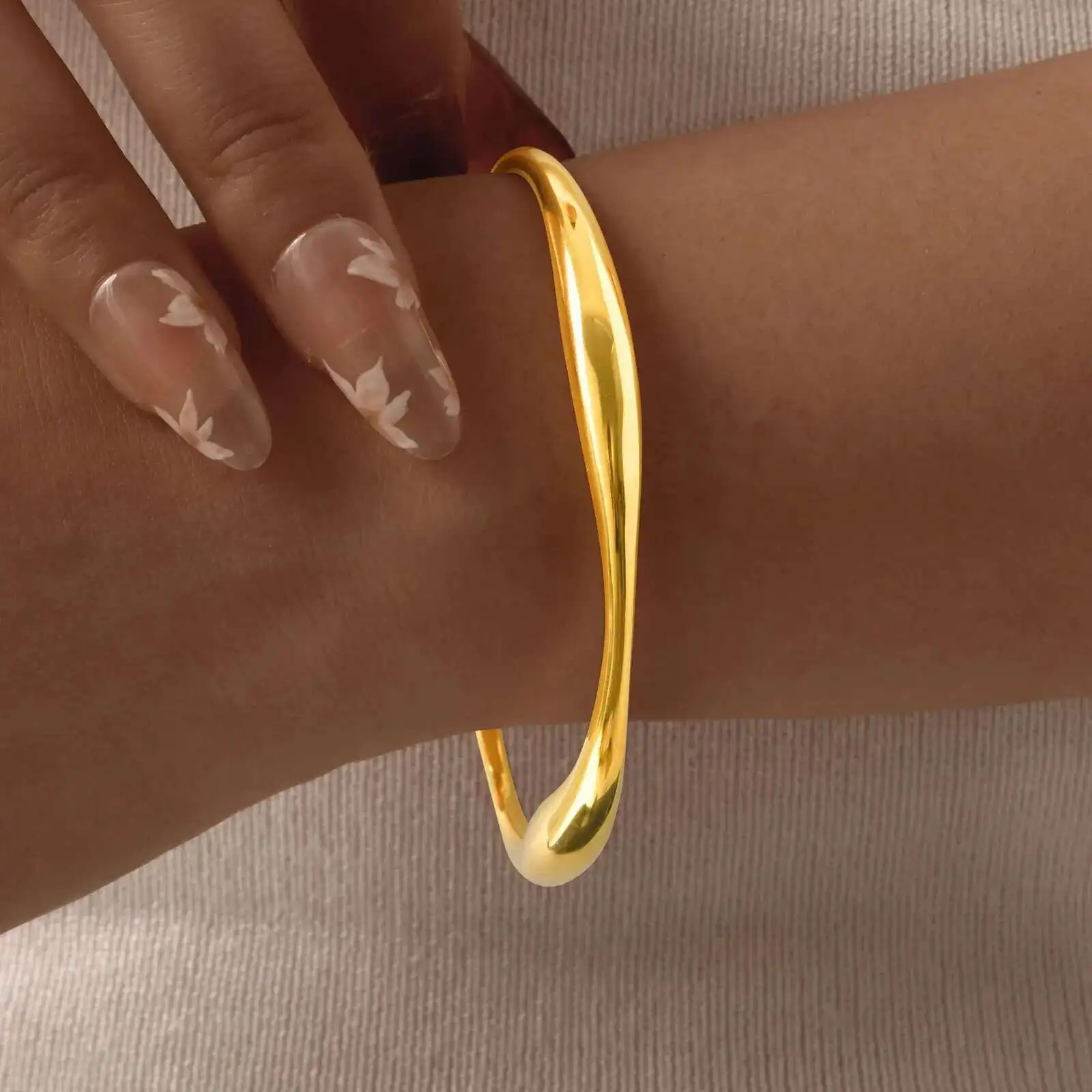 

Stainless Steel Wrist Bracelet Golden Simple Dainty Irregular Geometric Opening Bangle Minimalist Women Jewelry for Mother's Day