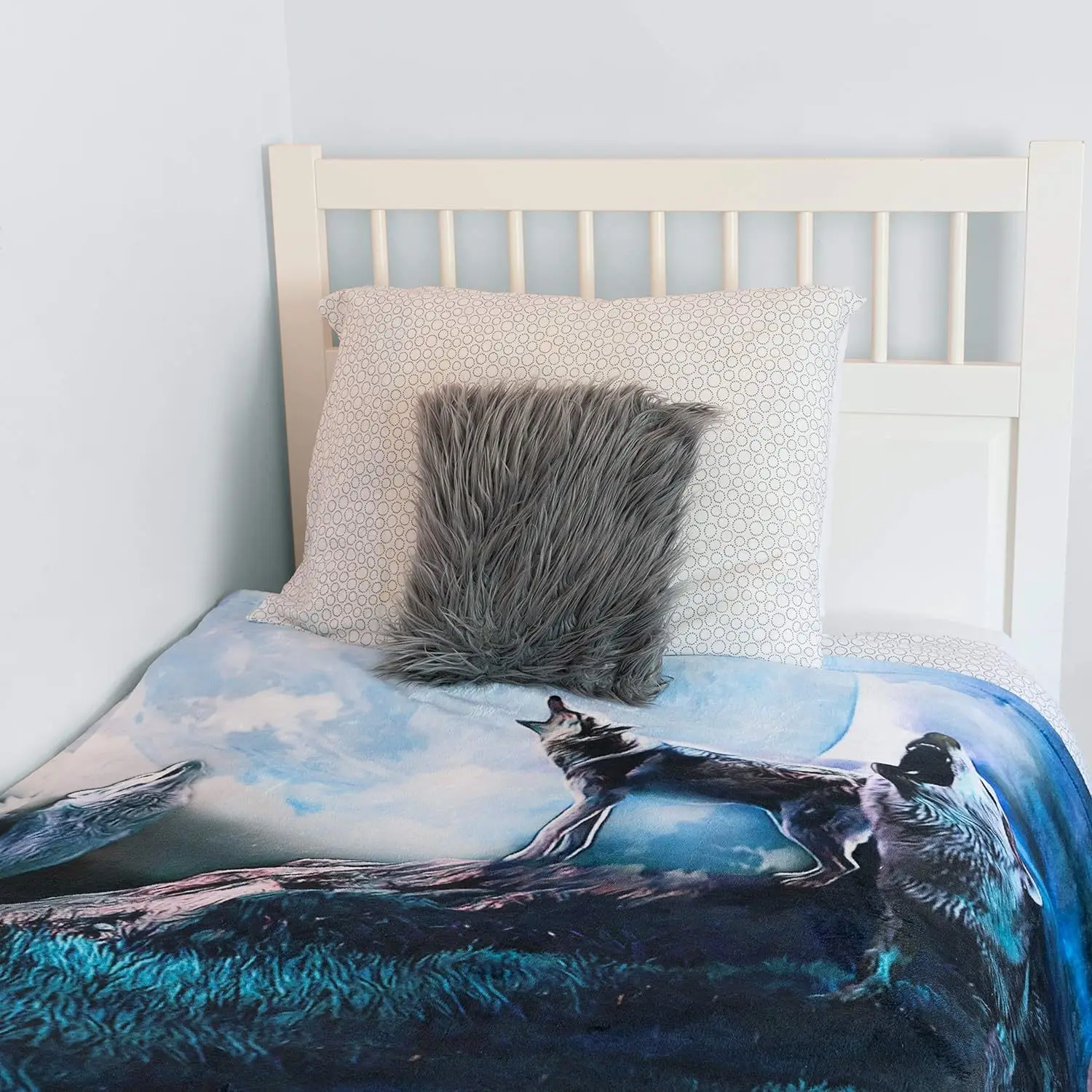 Suitable for adults,boys,and girls,Wolf wool blanket paired with Wolfs Wolf decorative Christmas gift,warm,comfortable,and soft