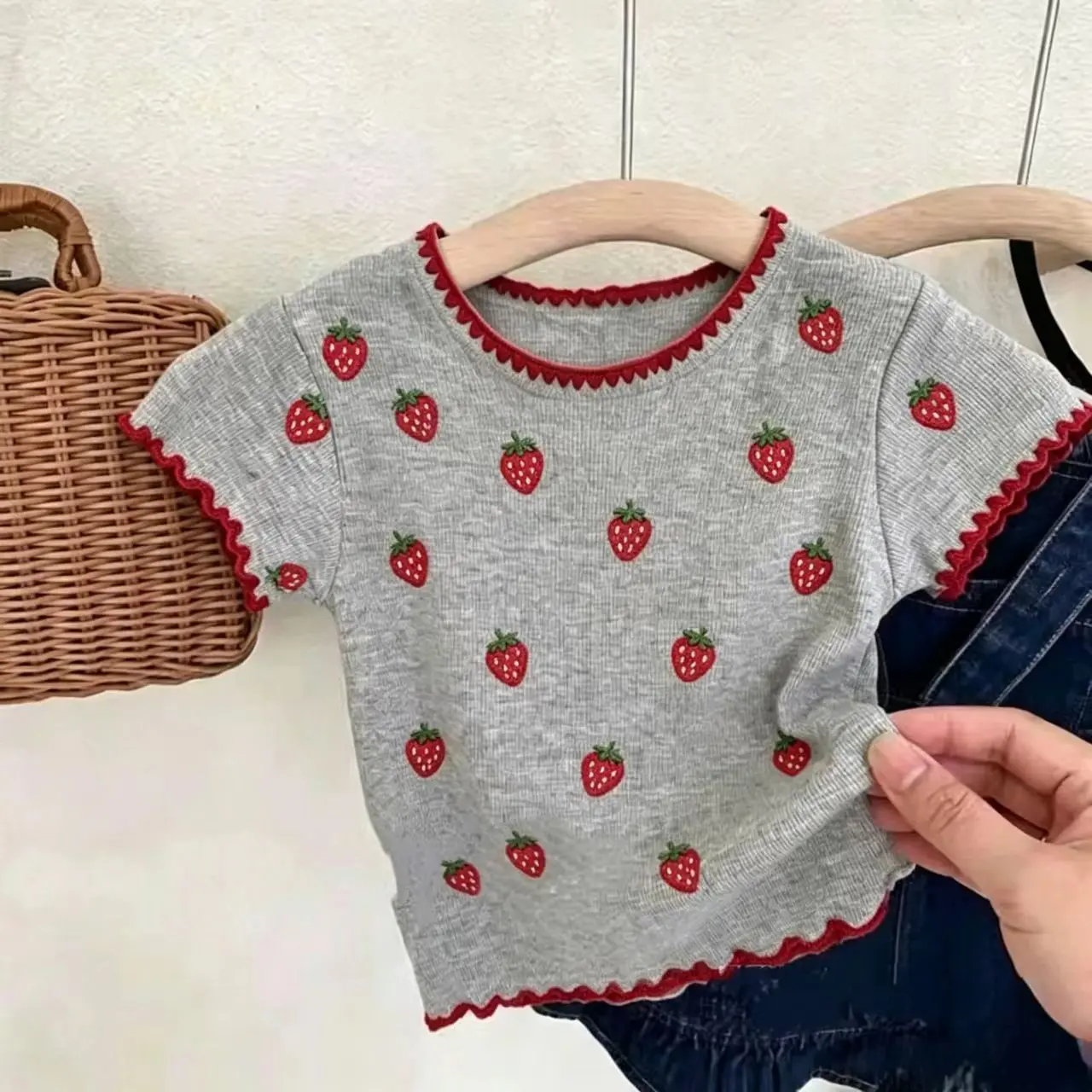 Girls Cute Cartoon Print T-Shirt Kids Ruffle Trim Short Sleeve Tee Soft Cotton Top with Cat/strawberry Pattern for Toddler Girls