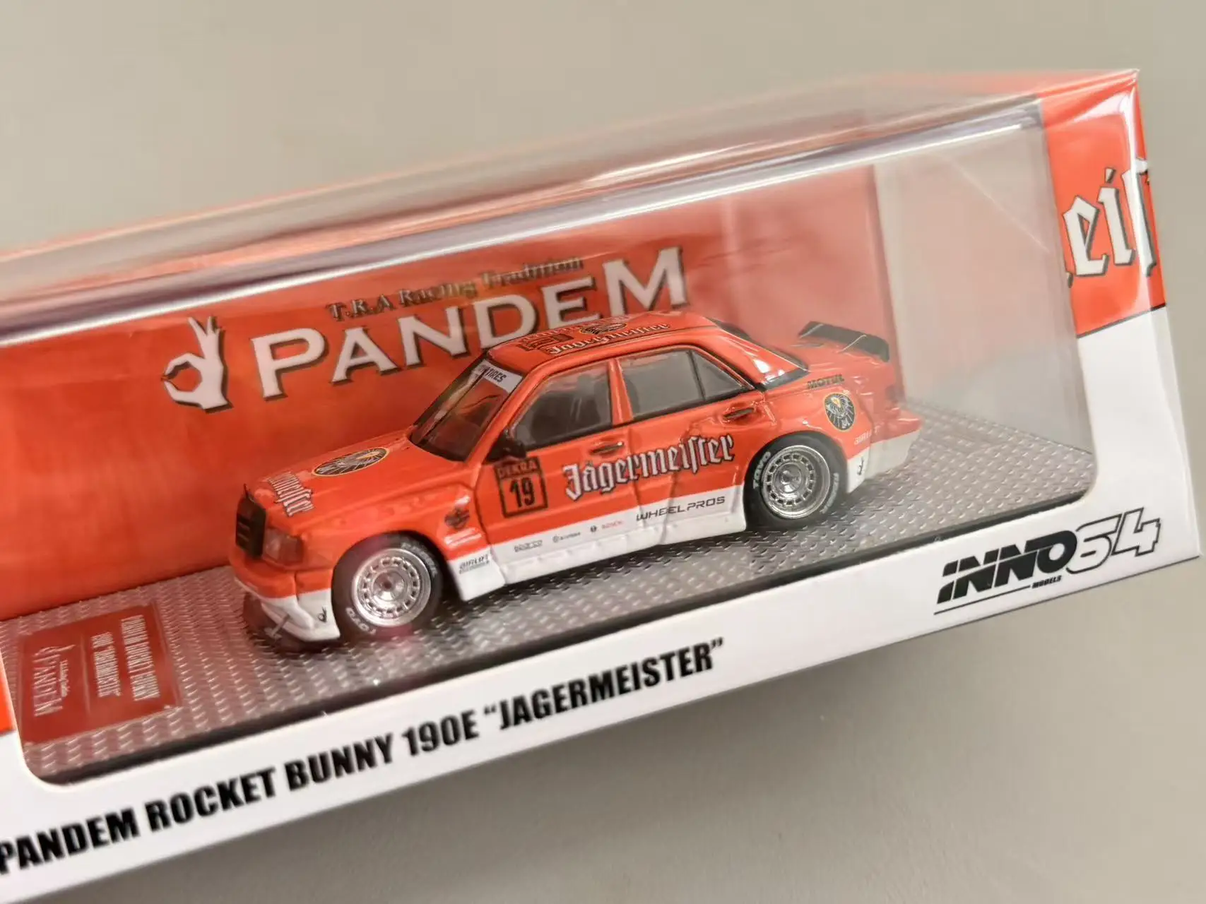 INNO 1:64 PANDEM ROCKET BUNNY 190E JAGERMEISTER Коллекционная модель автомобиля из литого металла