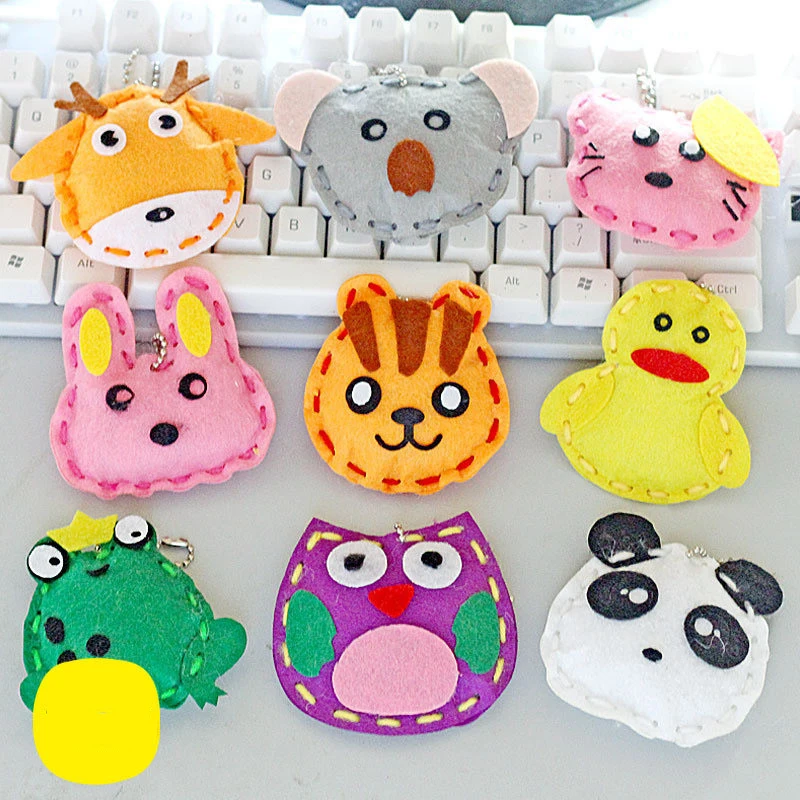 5Pcs/lot Kids Handcraft Toys Non-woven Fabric Cartoon Animal DIY Creative Handmade Bag Keychain Ornaments Arts Crafts Kits Gifts