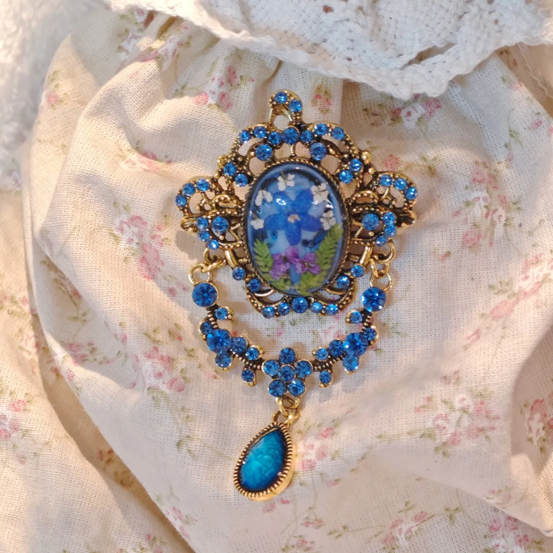 

3267 Wholesale Handmade Plant Specimen Artistic Dried Flower Brooch Luxurious Inlaid with Diamonds Vintage Palace Gemstone