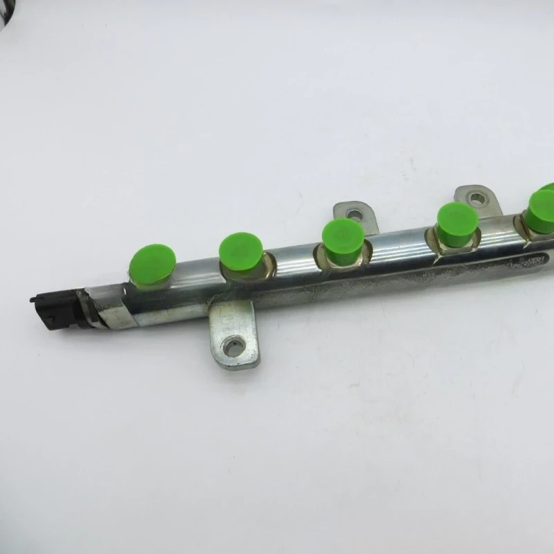 Diesel Engine Parts ISB6.7 QSB6.7 Common Rail 5261123  Diesel Engine Parts fuel manifold 5261123