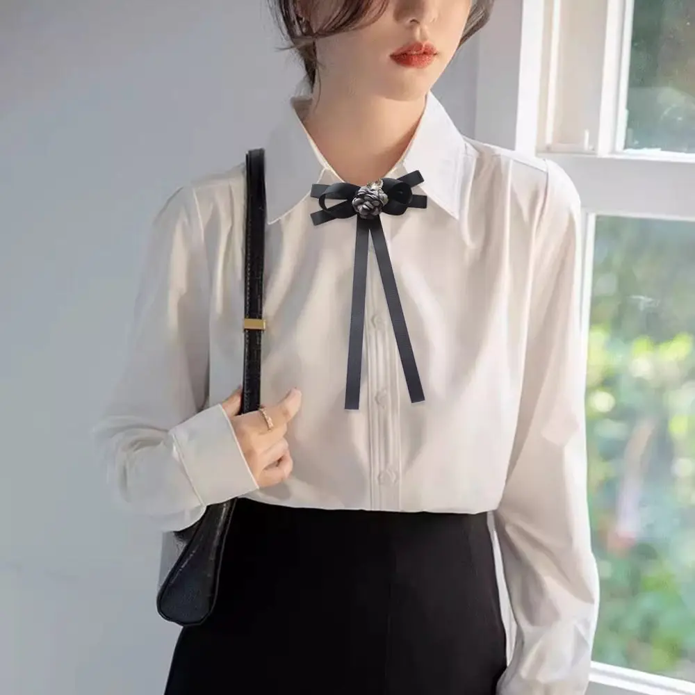Блузка с жемчужным бантом и стразами, лента, галстук-бабочка, черный выпускной воротник, булавка, брошь, банка, отель, рубашка, воротник в студенческом стиле, цветок