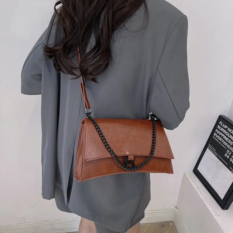 2025 خريف 547 جديد مشبك مغناطيسي حقيبة الساعة الرملية عصرية وشعبية الكتف حقيبة يد كروس ريترو تنوعا حقيبة نسائية